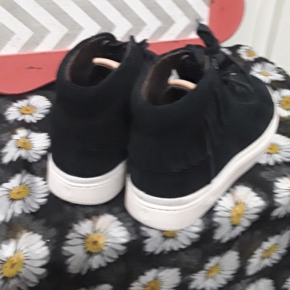 Ugg - Picture 4 of 8